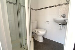 Annexe Bathroom- click for photo gallery